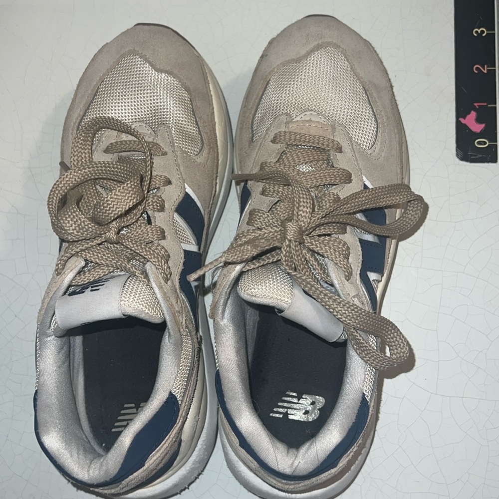 New Balance sneaker, size women’s 9, beige, navy, white